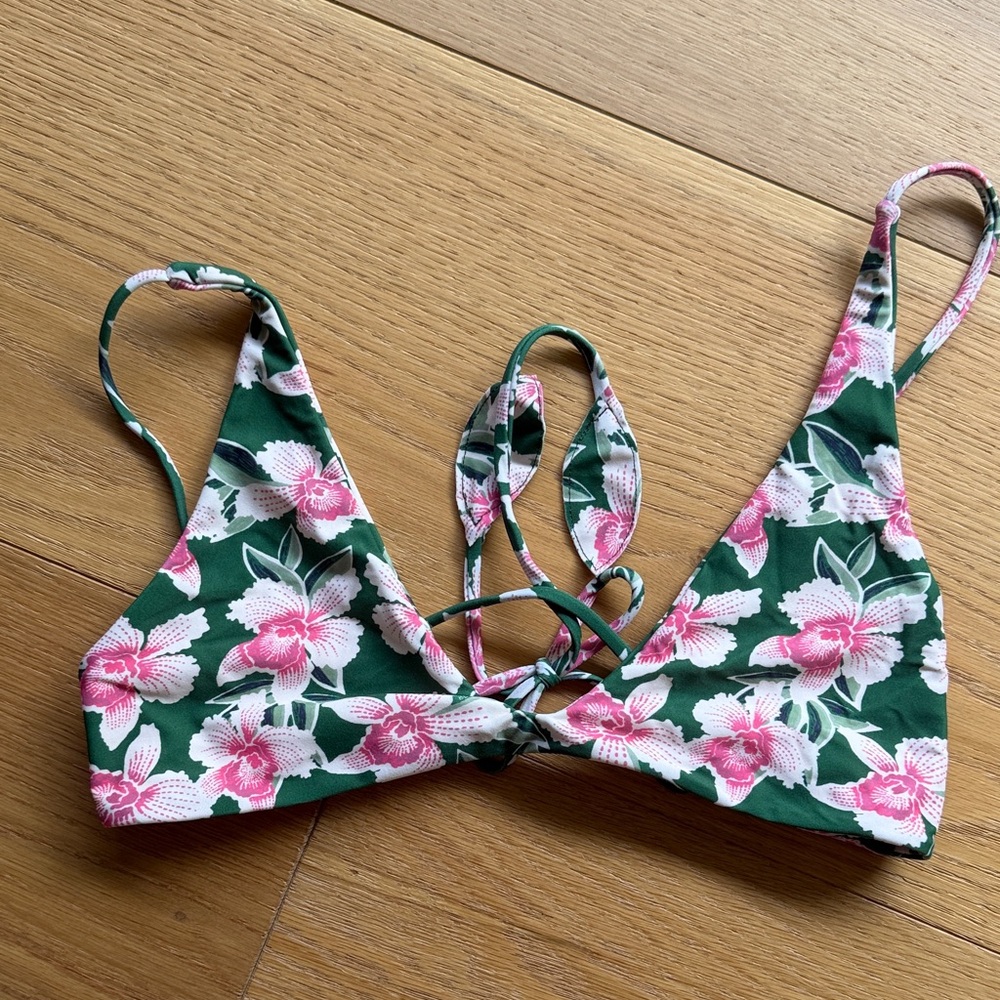Benoa Swim Zoe top in Waikiki, L